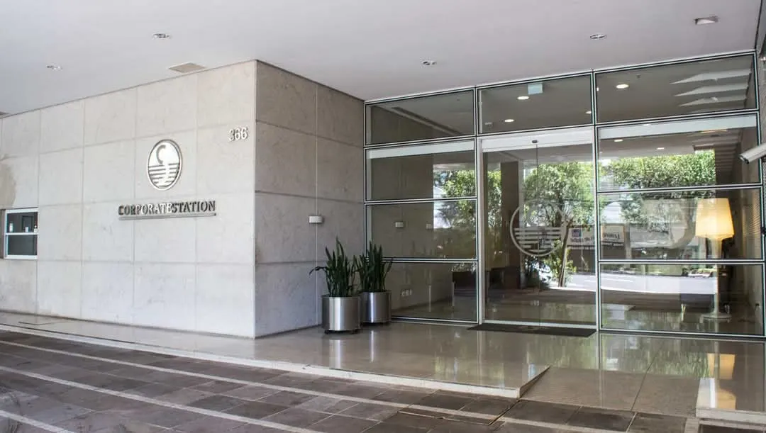Entrada do edifício Corporate Station, na Rua Mostardeiro, 366